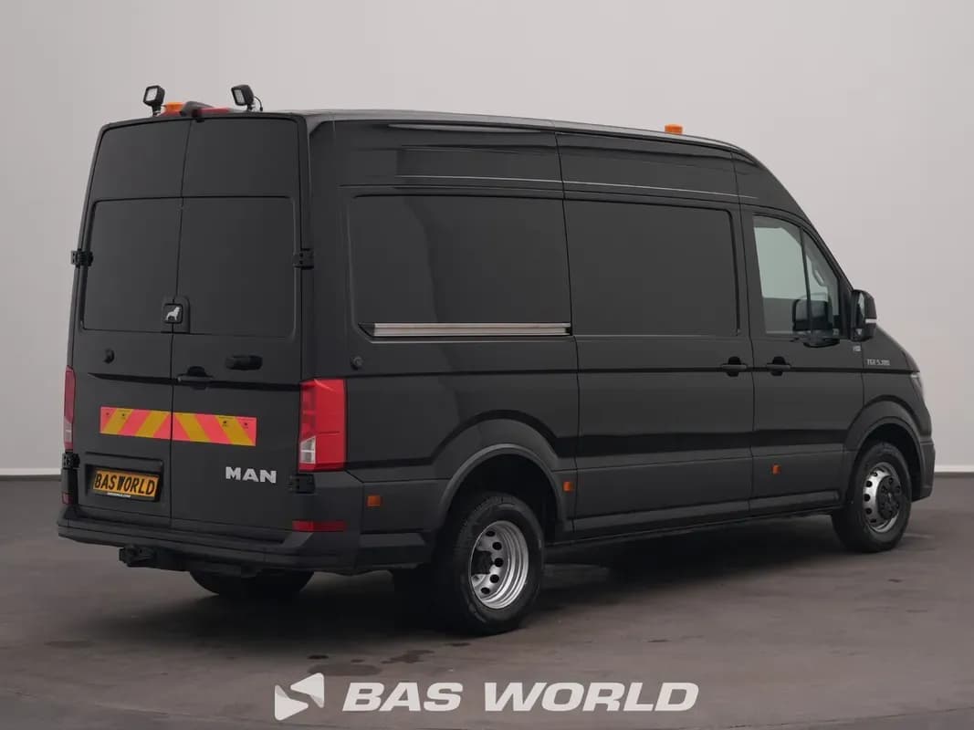 Vehicle media 9