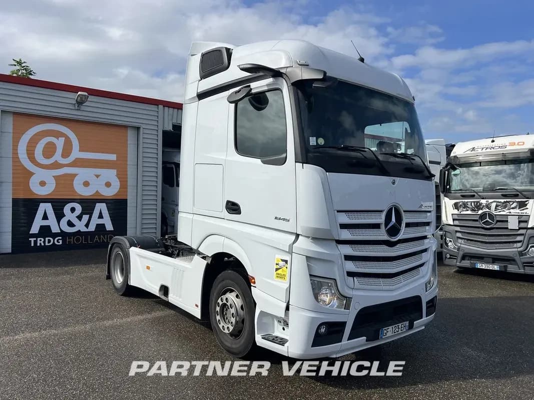 Vehicle media 6