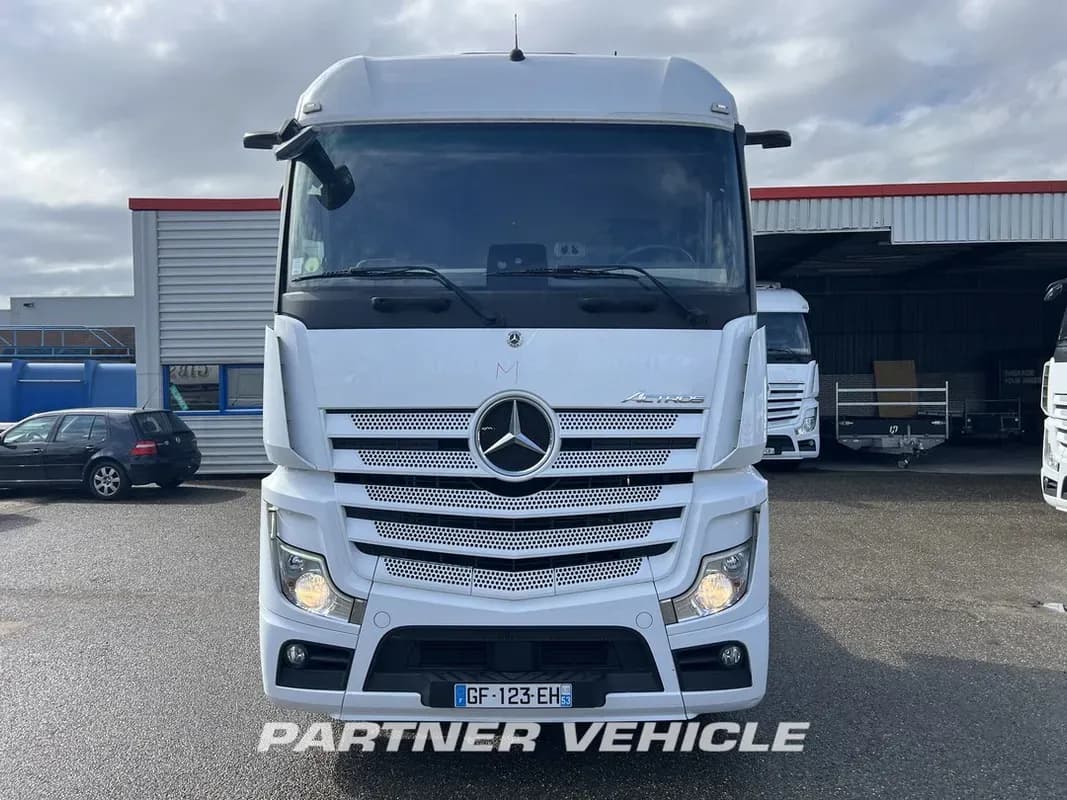 Vehicle media 5