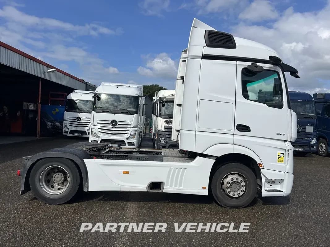 Vehicle media 7
