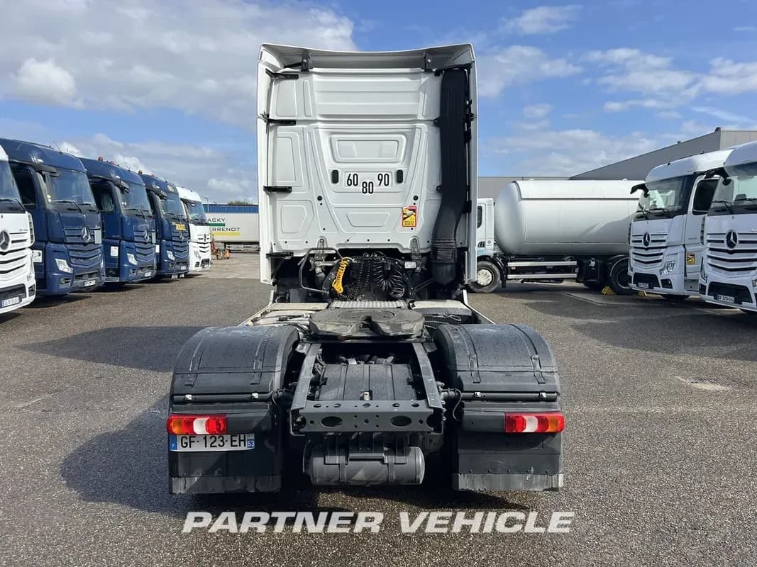 Vehicle media 9