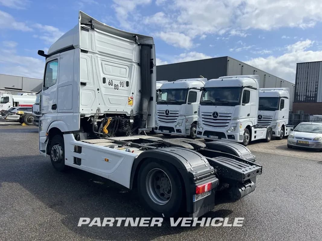 Vehicle media 10