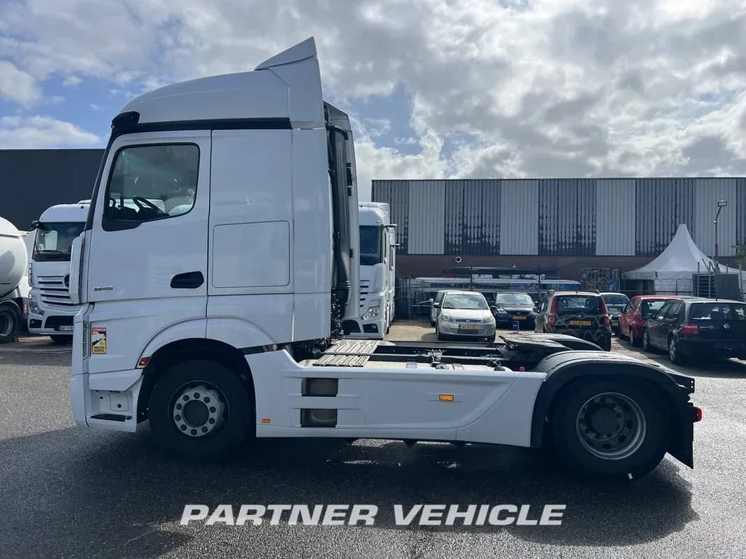 Vehicle media 11