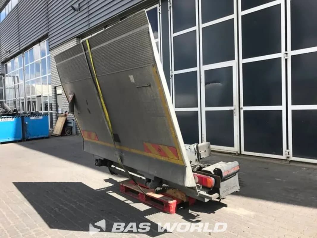 Vehicle media 4