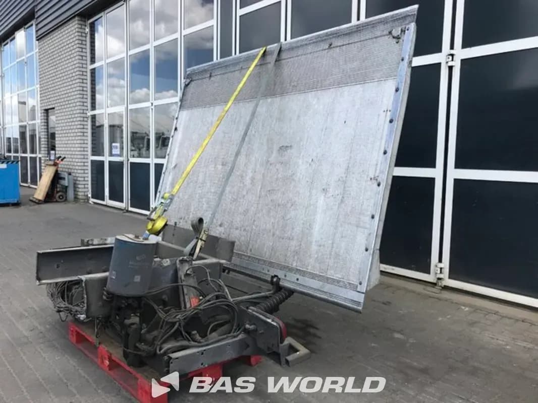 Vehicle media 5