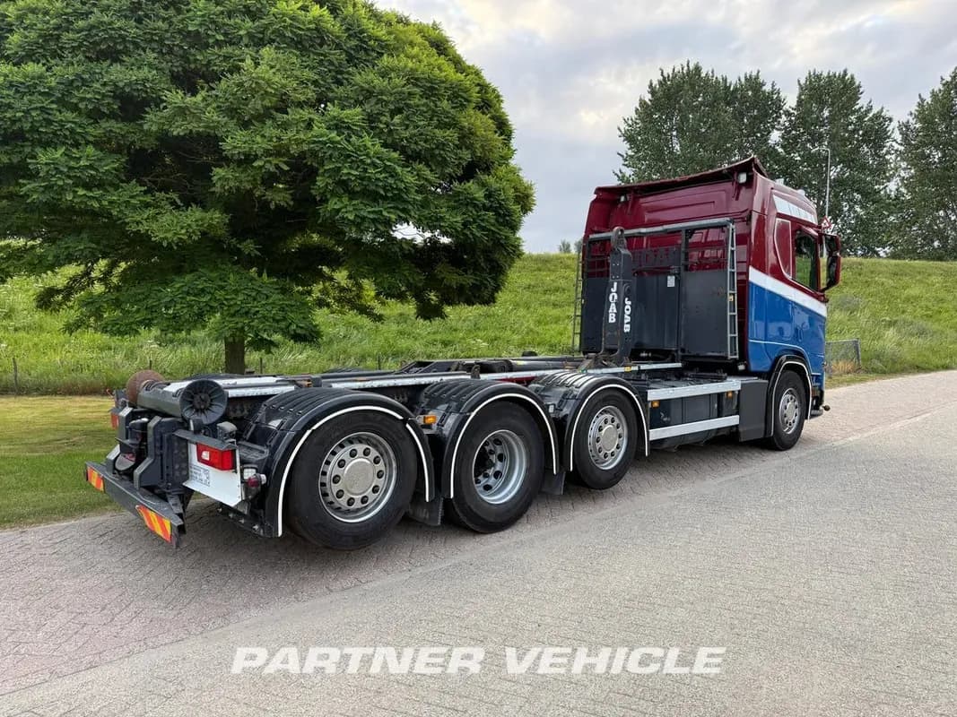 Vehicle media 4
