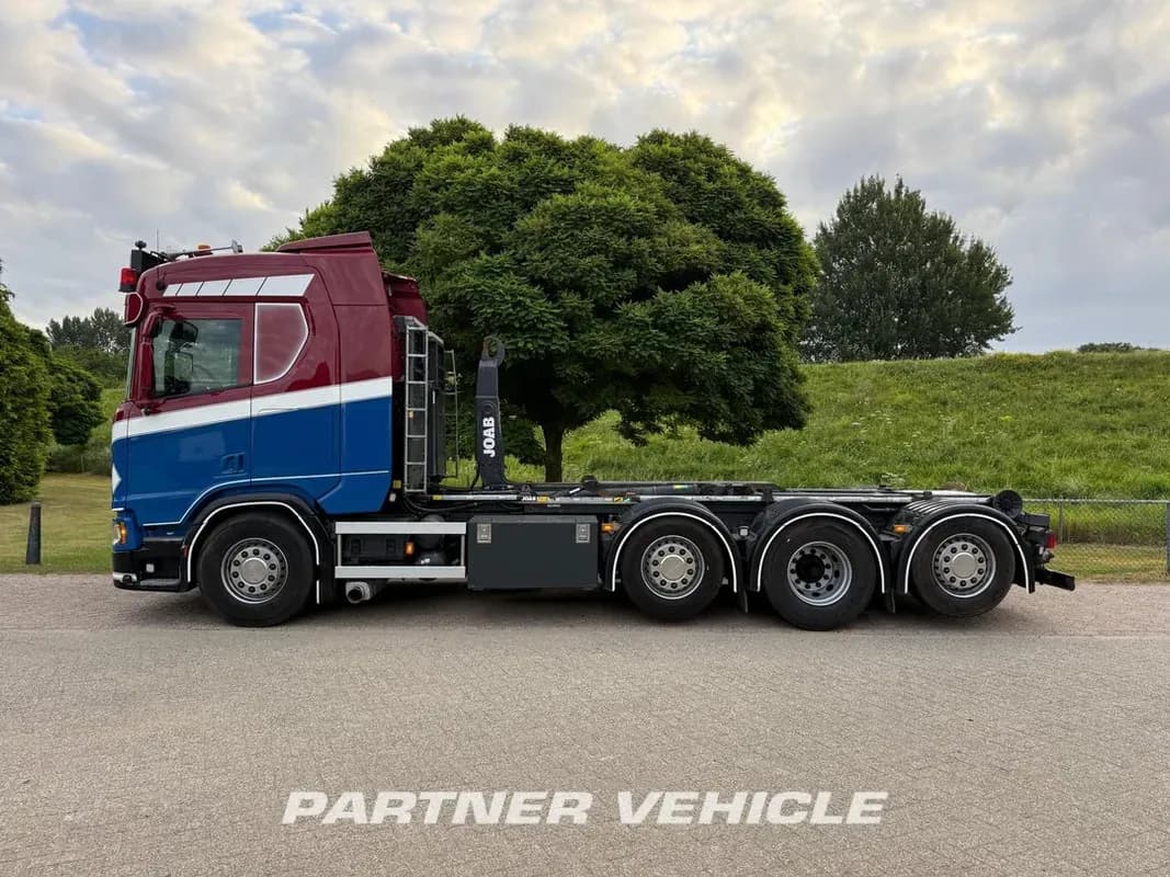 Vehicle media 13